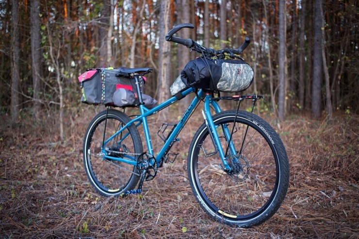 Surly Troll - Bikepacking with Rolhoff, saddlebag and Revelate handlebar bag - RAL 5009