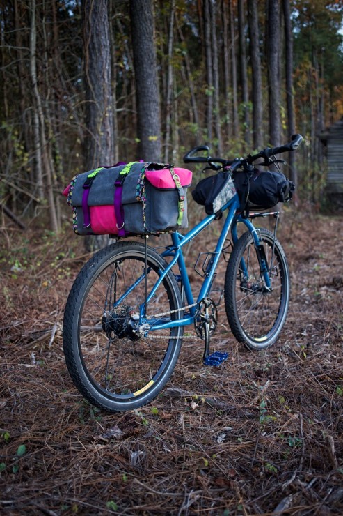 Surly Troll - Bike Touring with Rolhoff, saddlebag and Revelate handlebar bag