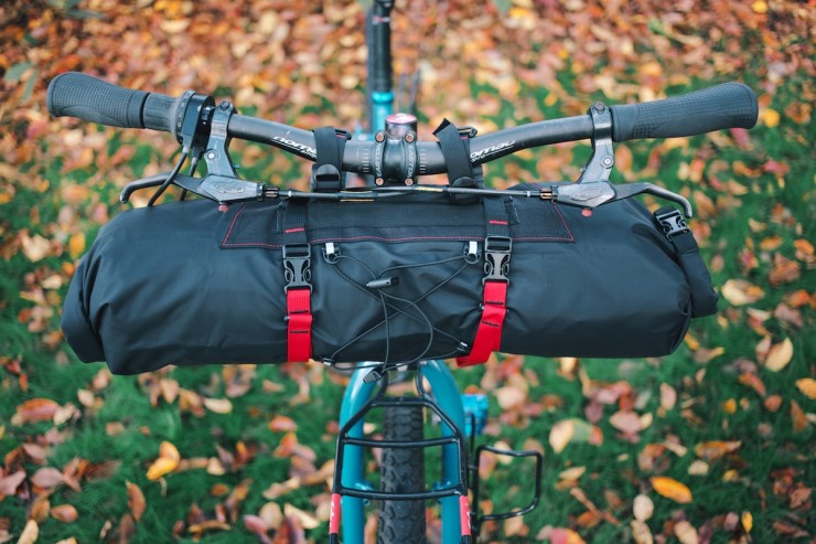 Bikepacking gear: Revelate Handlebar bag - Sweet Roll - Rohloff