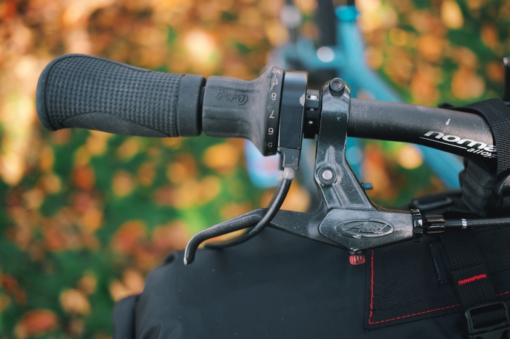 Revelate Handlebar Bags Harness vs Sweet Roll