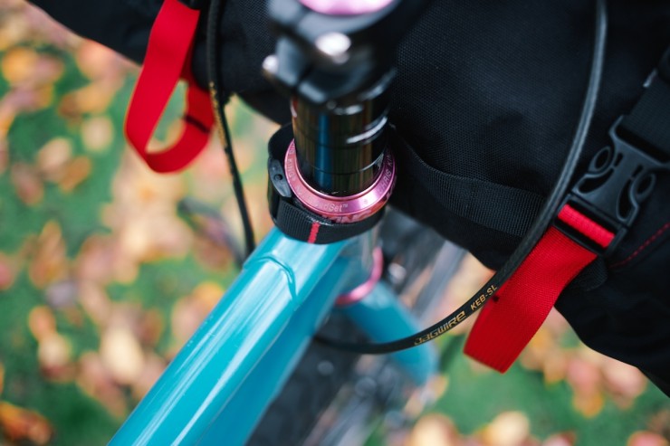 Bikepacking gear: Revelate Handlebar bag - Harness
