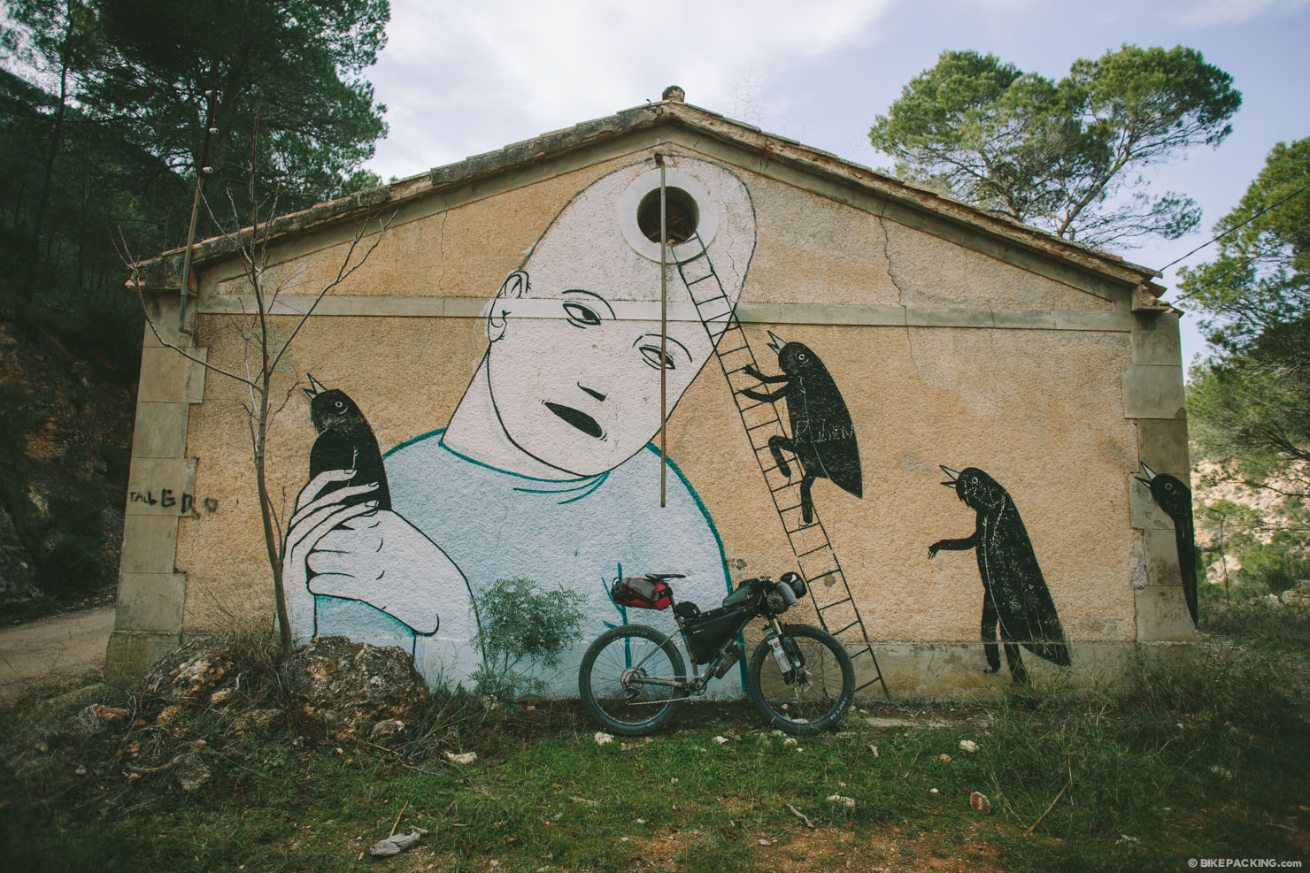 Bikepacking Rio Jucar, Graffiti