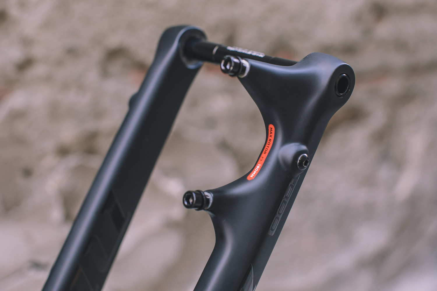 carbon bike fork