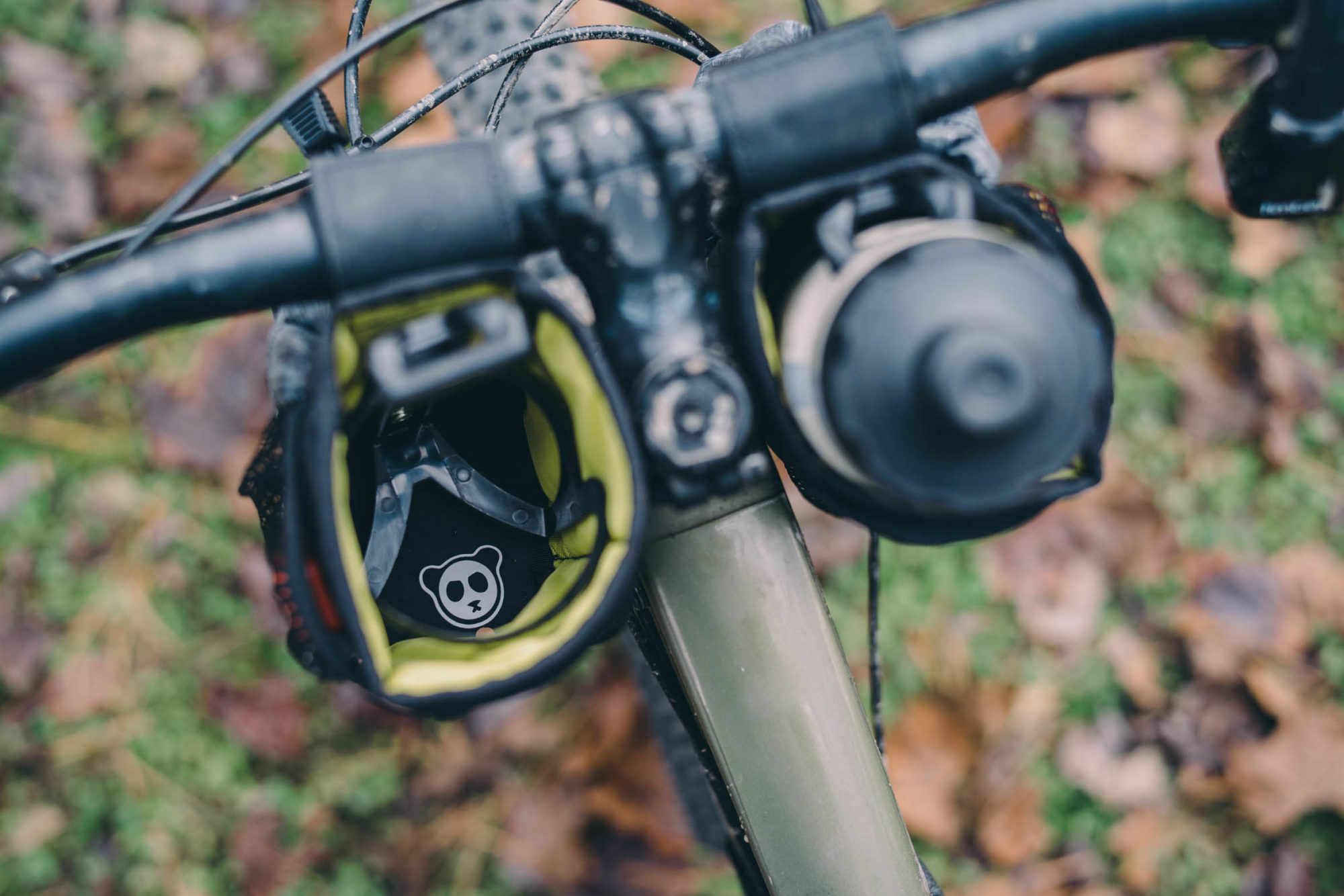 Carbon Fiber Bike Bottle Cage Drink Bottle Handlebar Rack for MTB Road & Mountain Bicycle Bike Water Bottle Holder 