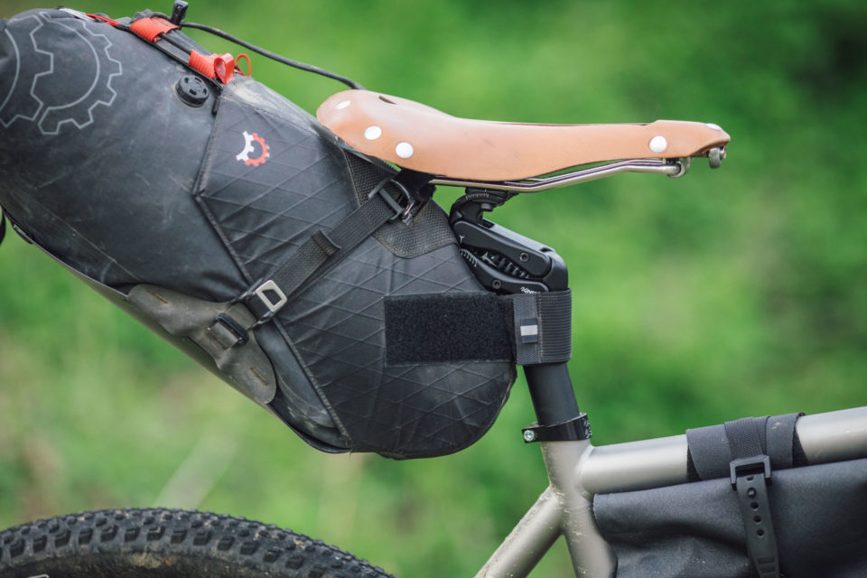 Carbon Fiber Shockproof Bicycle Saddle Seat Post Road Mountain Bike Bicycle Seatpost 