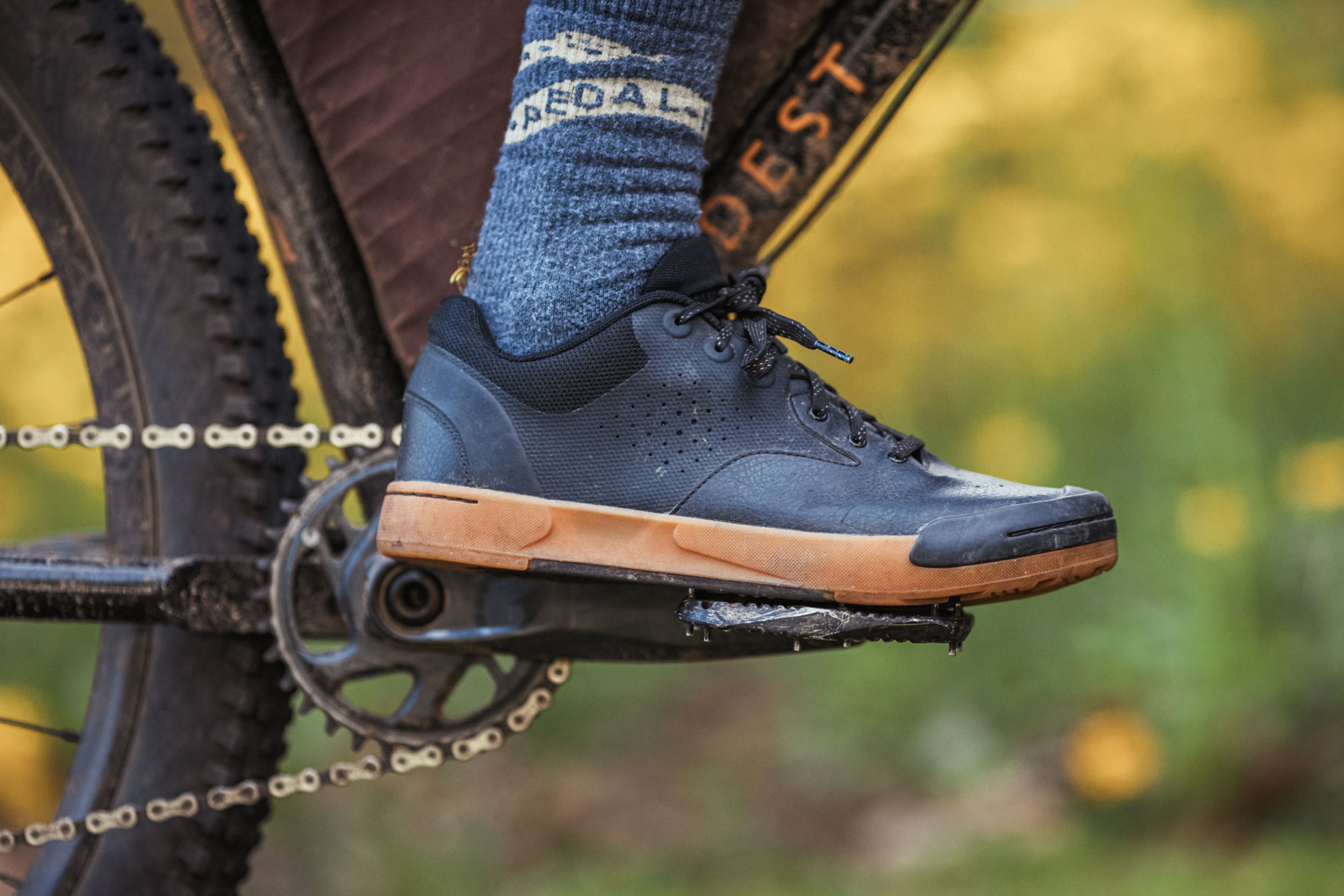 best budget mtb shoes for flat pedals