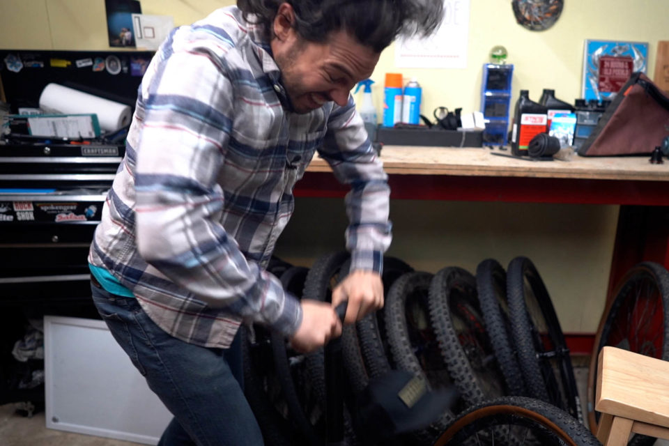 tubeless tire with a floor pump