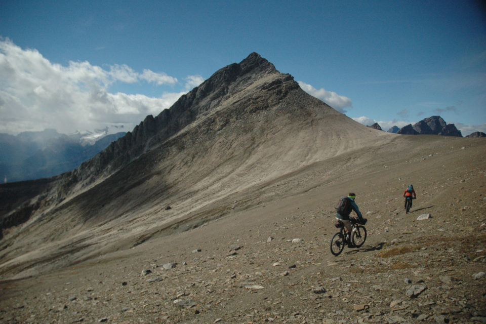 PACKDURO: 5 Days Self-Supported Bikepacking in the Canadian Rockies (Film)