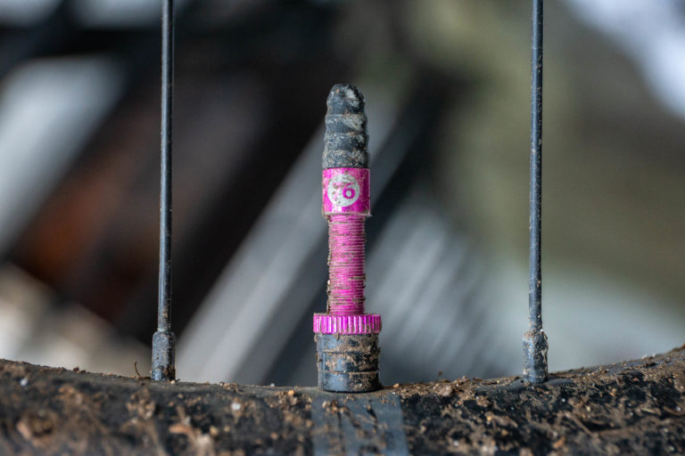 high flow tubeless valve