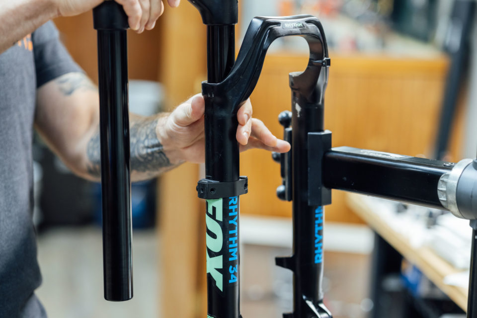 Mounting Cages to a Suspension Fork