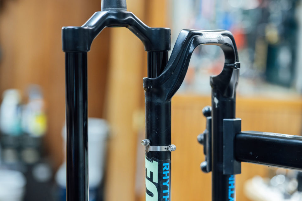 Mounting Cages to a Suspension Fork