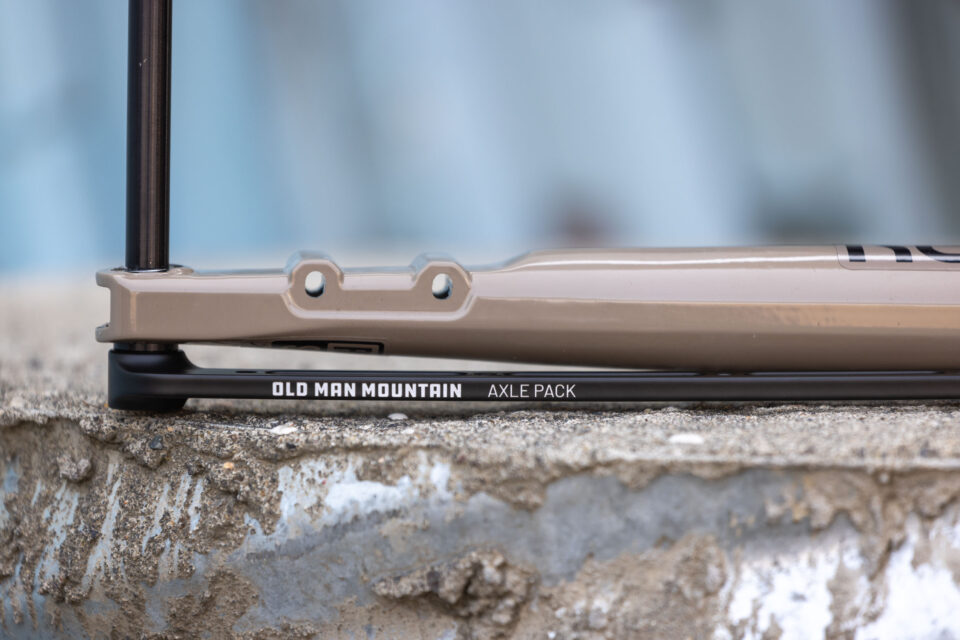 Old man mountain axle pack
