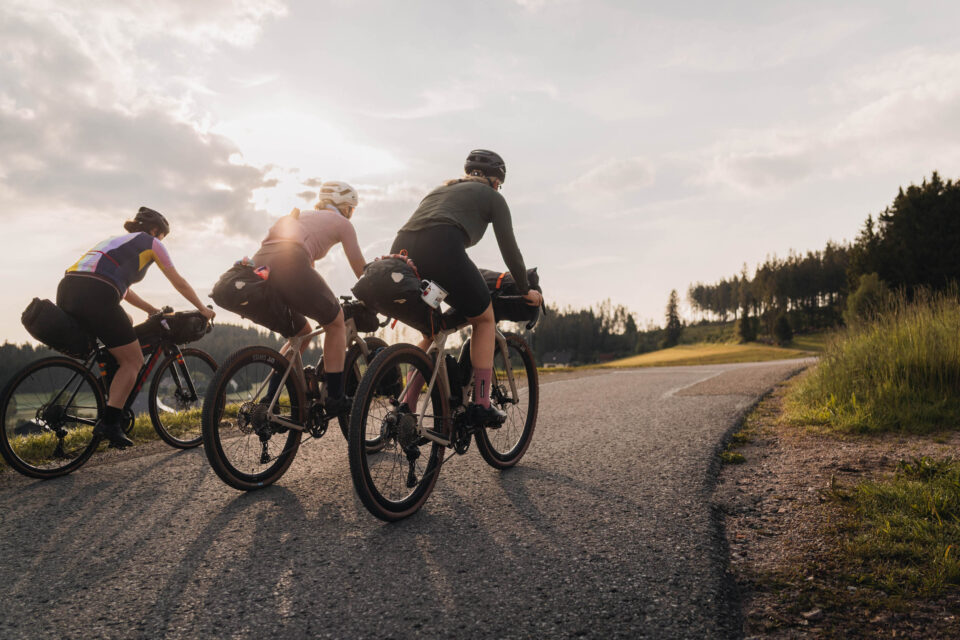 Komoot Womens Weekender Black Forest