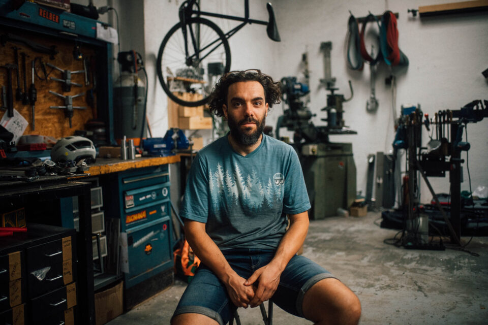 Frame by Frame: The Story of Rizzo Cycles (Video)