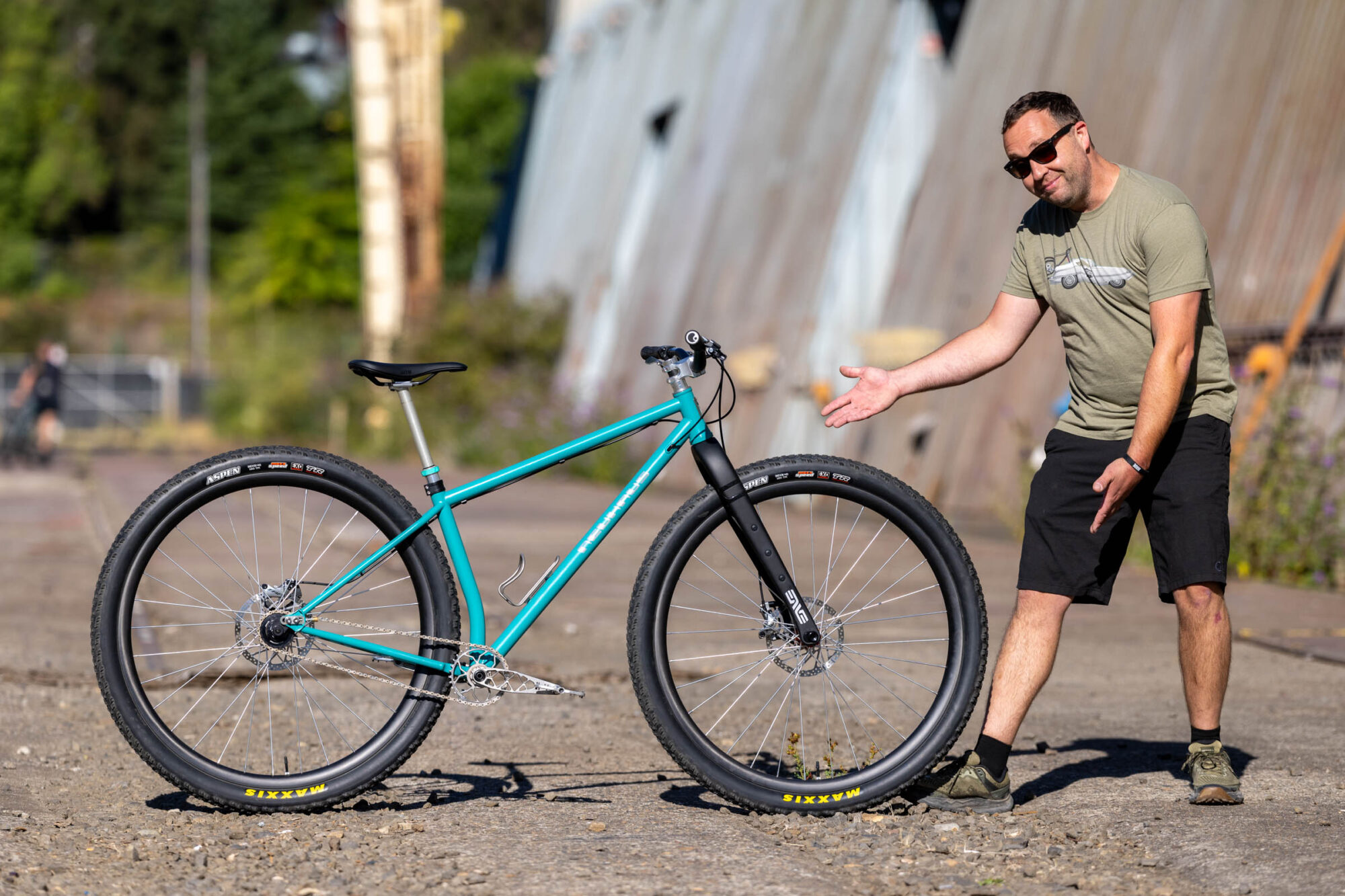32-inch bikes 2025 made bike show, neuhaus