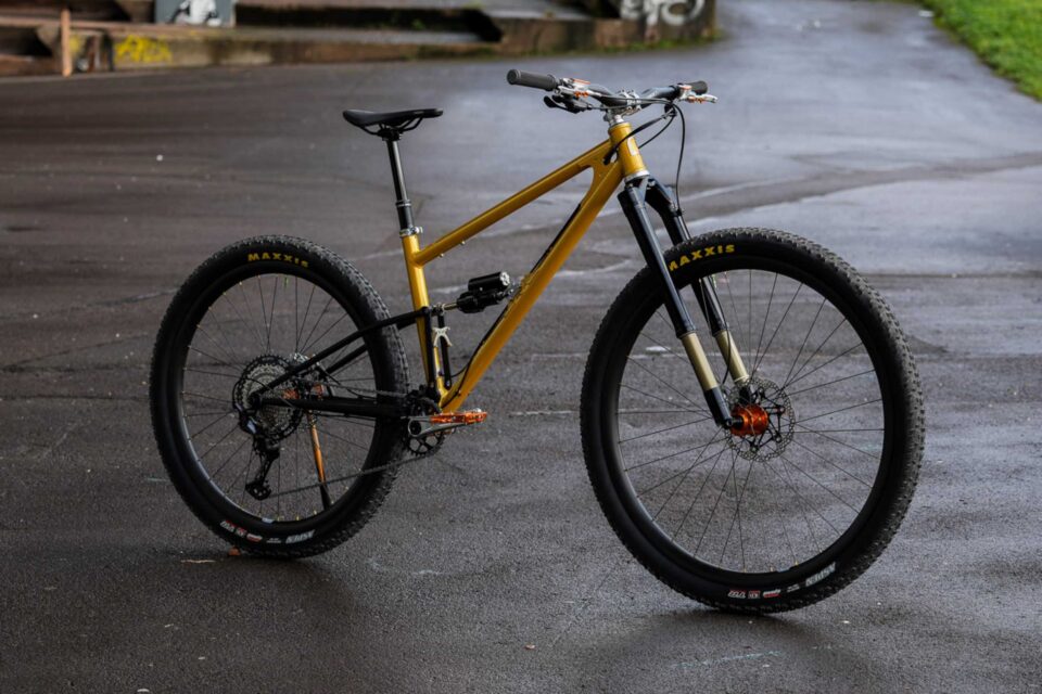 The New Starling Cycles Big Bird has a 29/32″ Mullet Frame