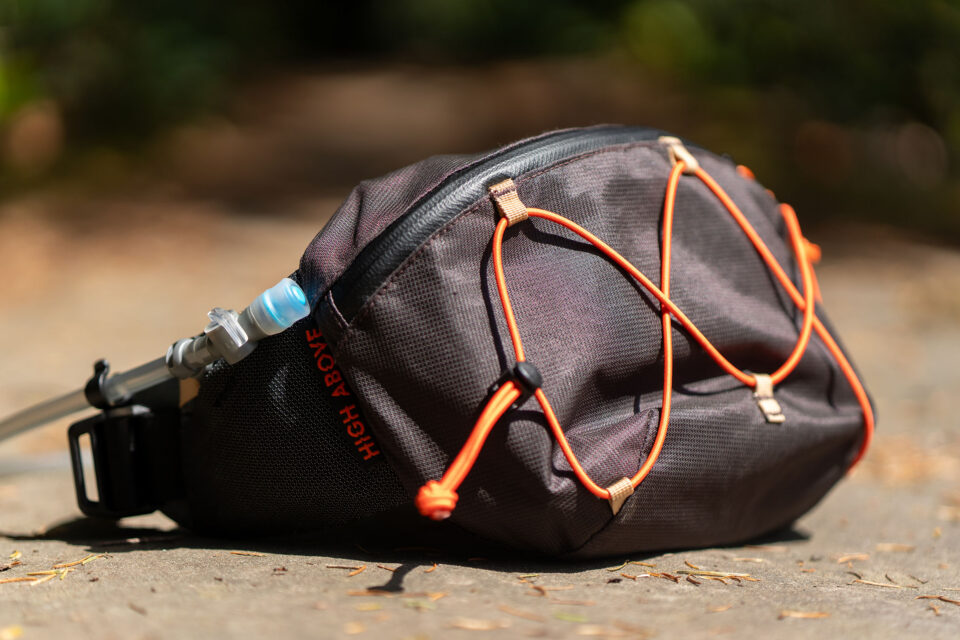 The High Above Cascadia 4L Hip Packs Holds a 1.5L Bladder