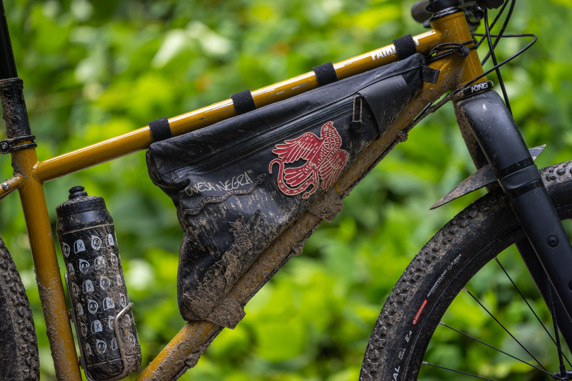 Oveja Negra Bodega Frame Bag, Summer Editors Dozen Nic Morales
