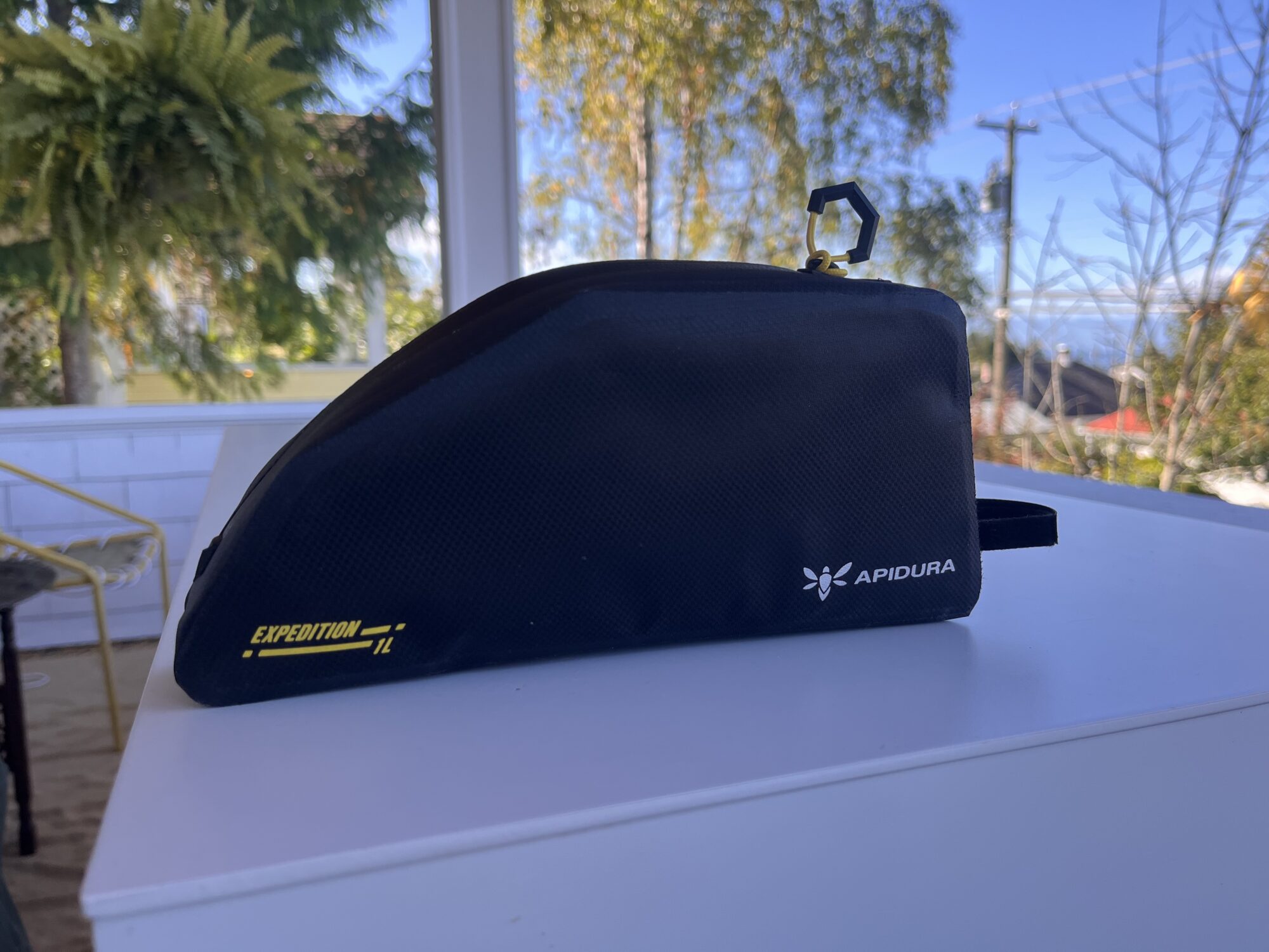 Apidura 1L Bolt on top tube bag – BIKEPACKING.com