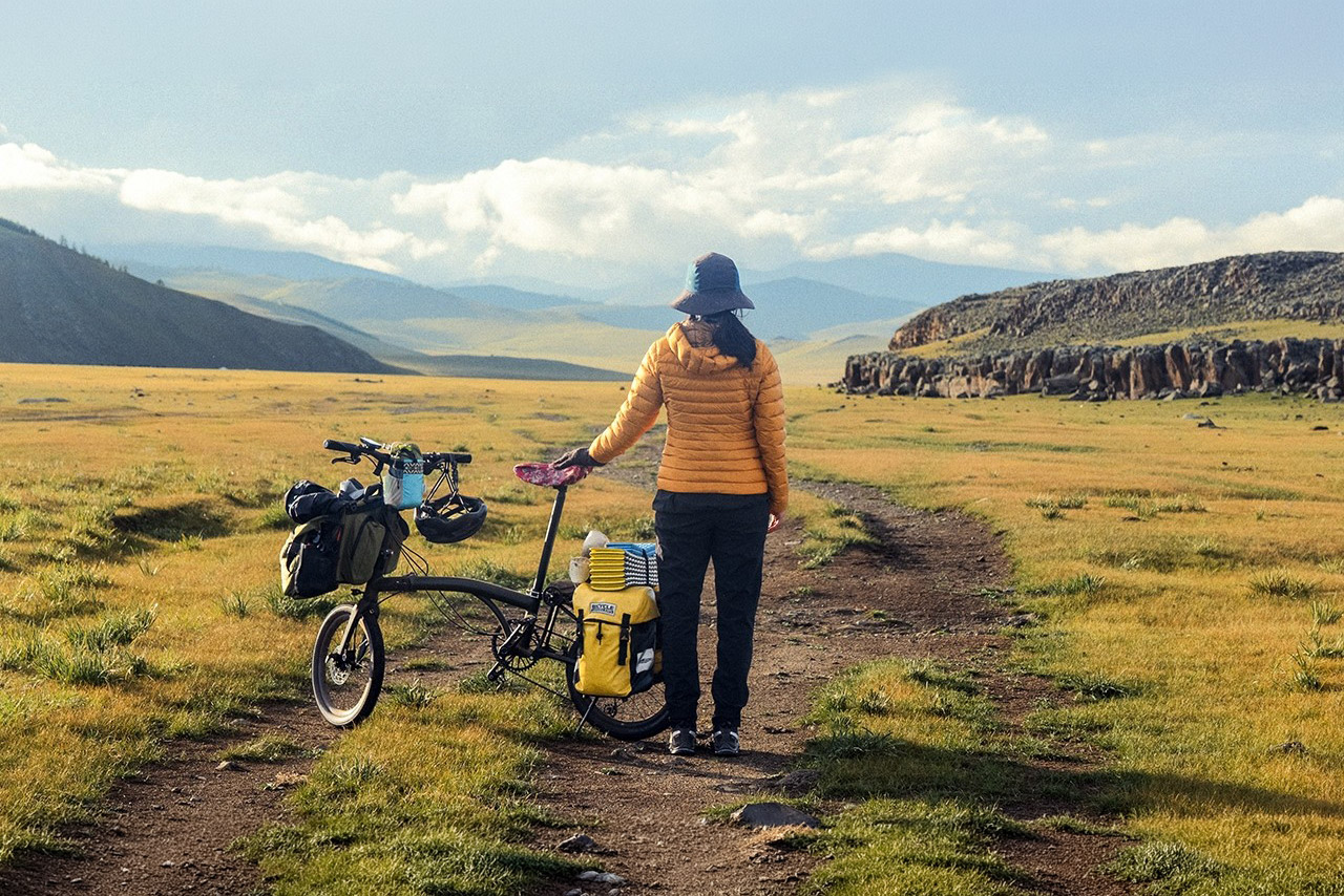 Bikepacking Mongolia’s Khangai Traverse on a Mini Velo (video)